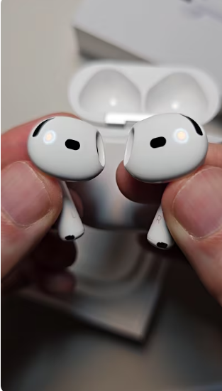 Apple AirPods 4